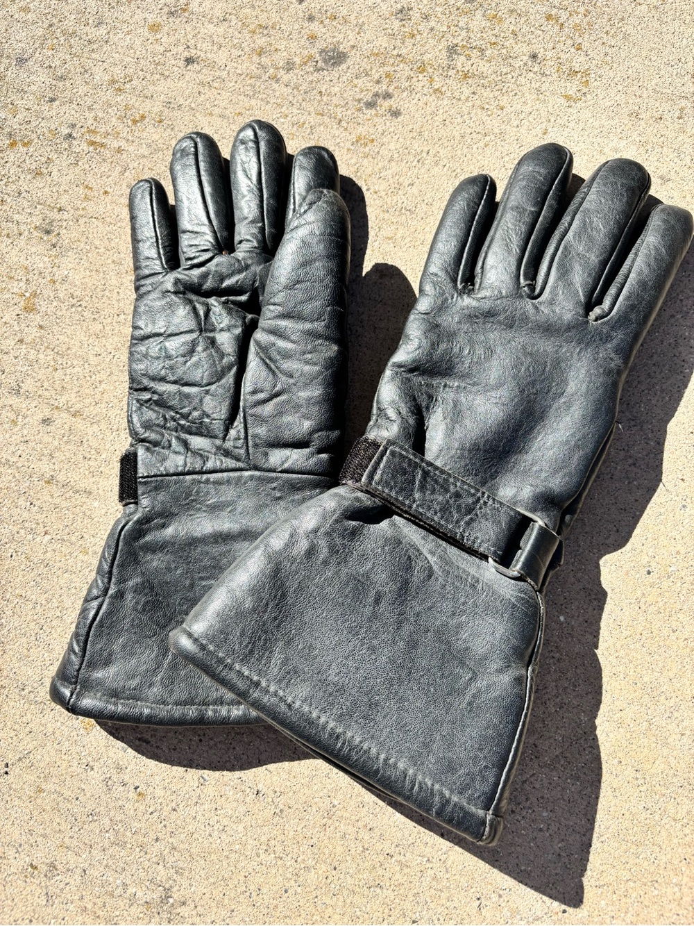 Black Leather Women’s Motorcycle Gloves with Adjustable Strap